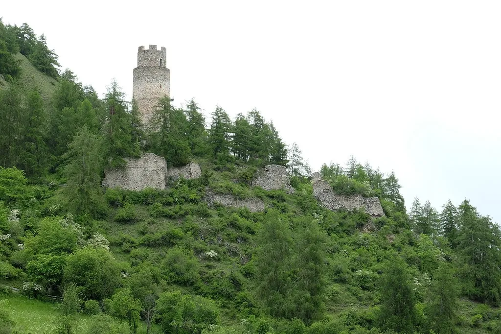 Burgruine Reichenberg (Unterreichenberg) in Taufers im Münstertal (Südtirol)