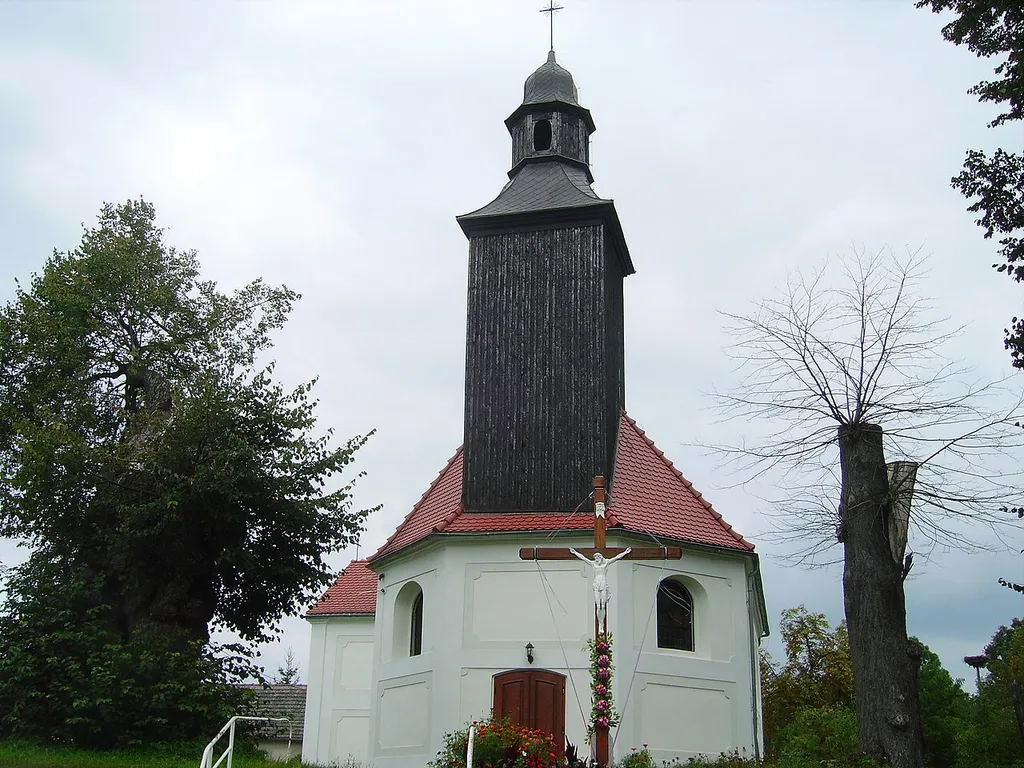 kościół filialny pod wezwaniem Matki Bożej Częstochowskiej z 1745 roku. Rejestr zabytków nr 734 z 15.01.1964