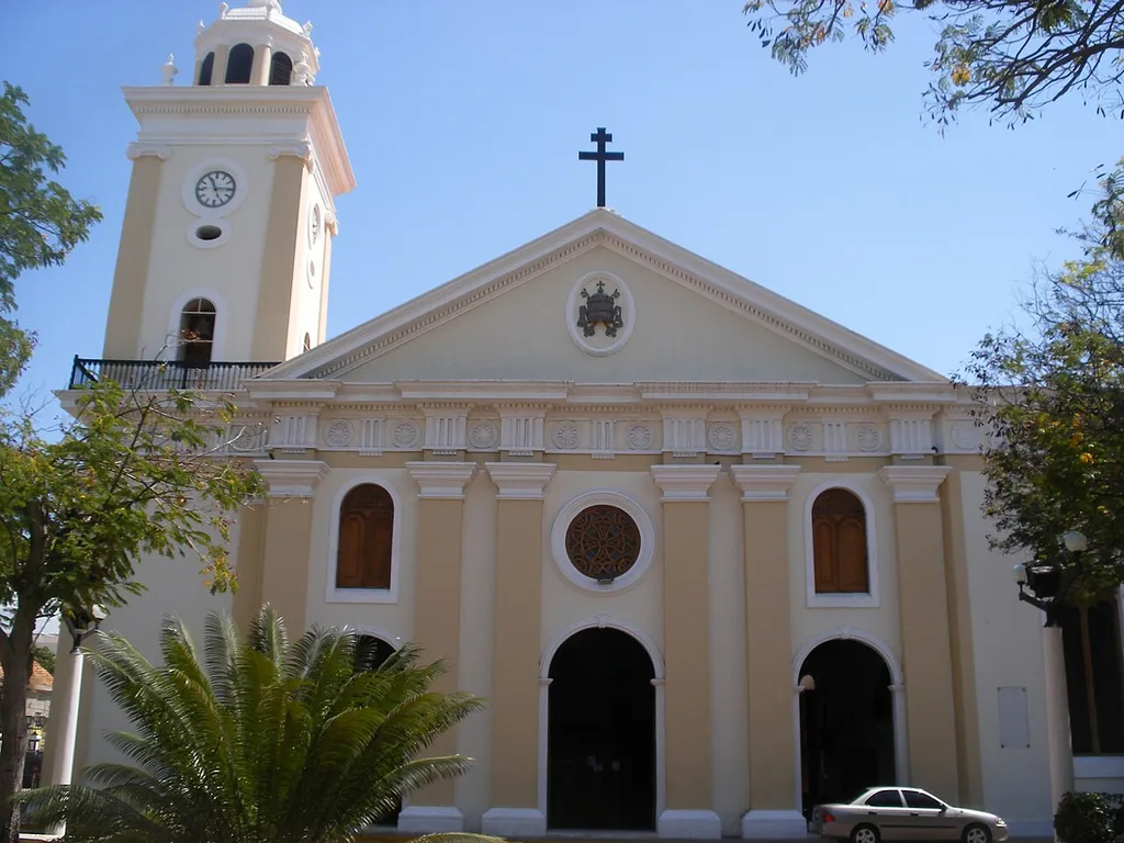 Fachada de la Santa Iglesia Catedral de los Bienaventurados Apóstoles San Pedro y San Pablo, Maracaibo (Zulia - Venezuela).