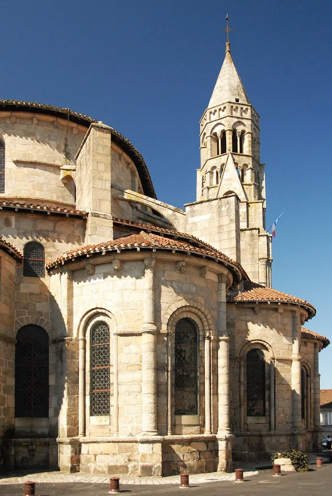 Stiftskirche St.-Léonard-de-Noblat, Radialkapellen u. Turm von O