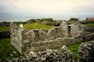 Temple an Cheathrair Aluinn Church, Oghil