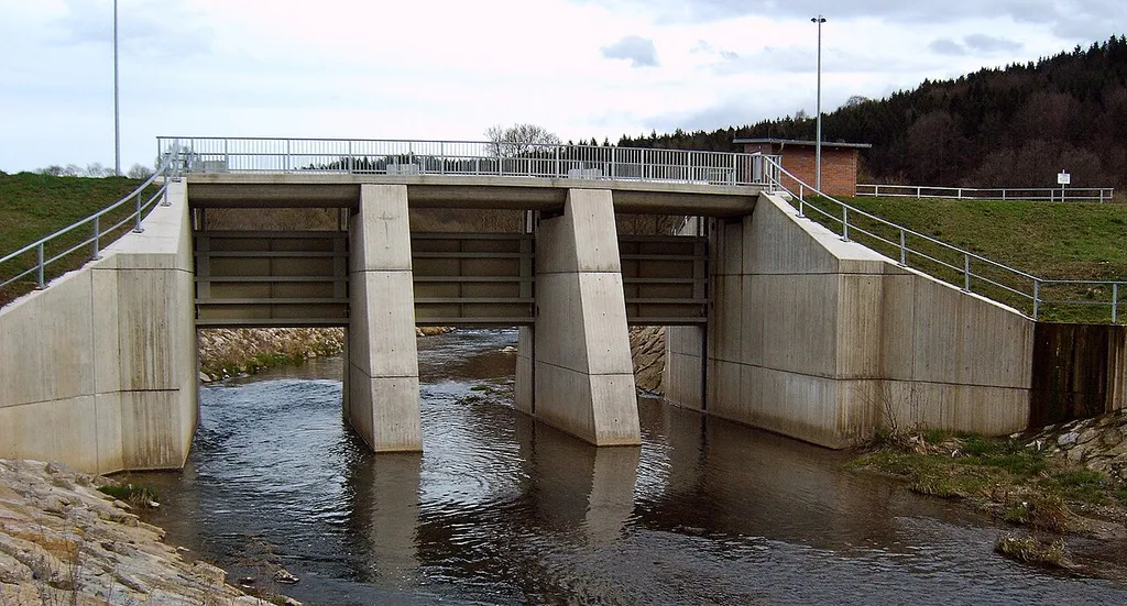 de:Hochwasserrückhaltebecken Lorch-Waldhausen, Ansicht von flussabwärts