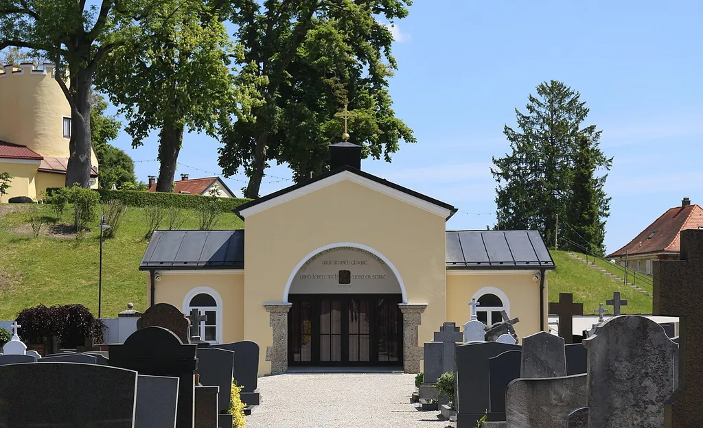 Friedhofskirche Maria-Ward-Straße 20; Maria-Ward-Straße 22 in Haag in Oberbayern