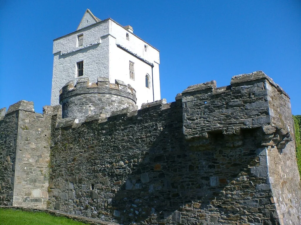 Doe castle, Co. Donegal Brendan Douglas Hamilton23 October 2004