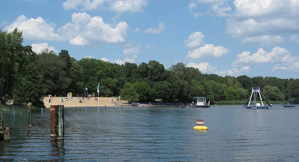 The „Freibad Tegeler See“, also known as „Strandbad Tegelsee“ or „Strandbad Tegel“, is a public open air bath in the locality Tegel, Borough Reinickendorf, Berlin. It is situated at the western bank of the Lake Tegel in the Forest Tegel, opposite the isle Lindwerder. The bath was opened in 1932 .