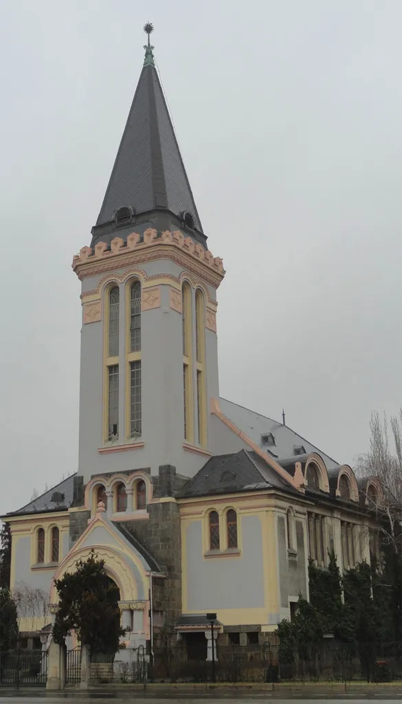 Remembrance Church - Reformed church in Budapest, 8th. district, Üllői street 90.