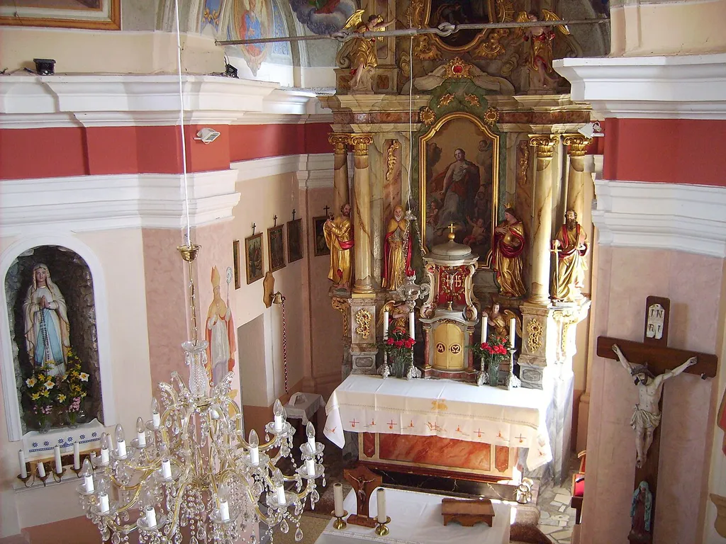 Altar in der Kirche Božakovo