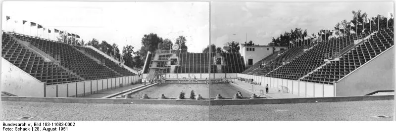 For documentary purposes the German Federal Archive often retained the original image captions, which may be erroneous, biased, obsolete or politically extreme. Berlin, Schwimmstadion am Friedrichshain Zentralbild Schack 28.8.1951 Das Schwimmstadion im Friedrichshain, Berlin UBz: Übersicht.