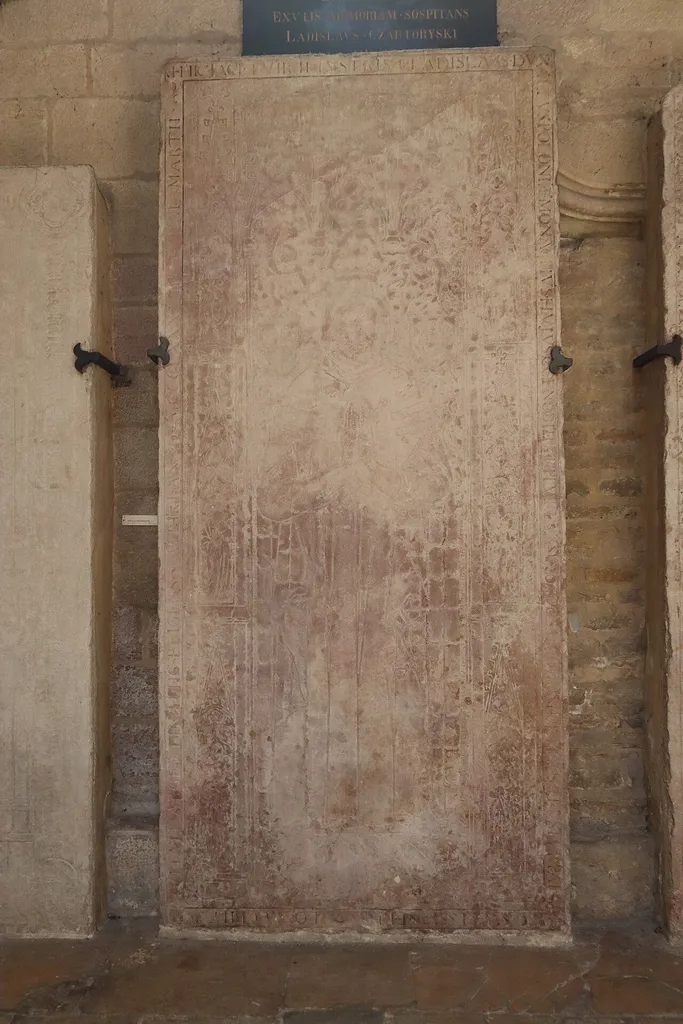Dalle funéraire de Wladislas de Pologne en la cathédrale Saint-Bénigne de Dijon (21).