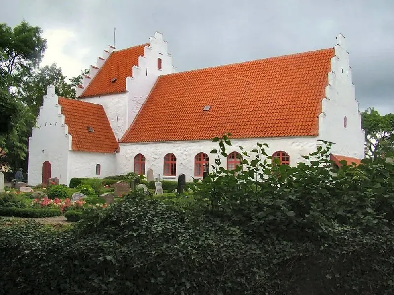 Church of Lyø (Lyø kirke, Lyø sogn, Fåborg Provsti, Fyens Stift as pr. 1. january 2005), situated on the Danish island of Lyø, the church believed to be build around 1600. Photo taken by Jørgen Larsen, 2005-07-30.