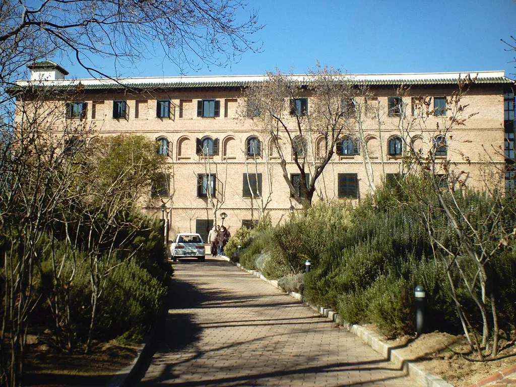 First building in sight as soon as you enter the grounds of the Residencia de Estudiantes, in Madrid, Spain. It is one of the three pavilions currently destined currently in the accommodation activity.