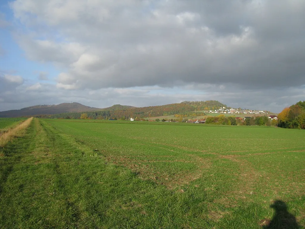 der Hasunger Berg von der Feldmark von Oelshausen aus gesehen