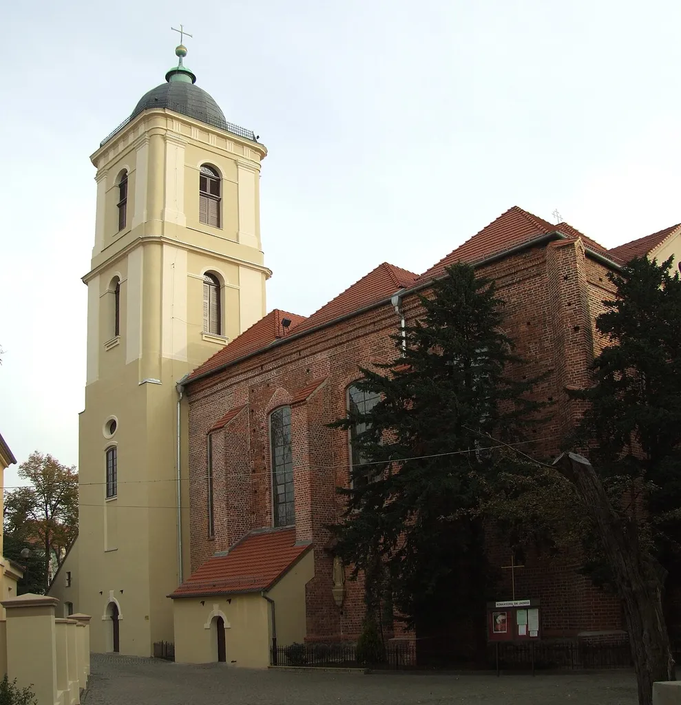 Konkatedra św. Jadwigi / Saint's Jadwiga Concathedral. Zielona Góra Author: Mohylek 09:31, 30 October 2006 (UTC)