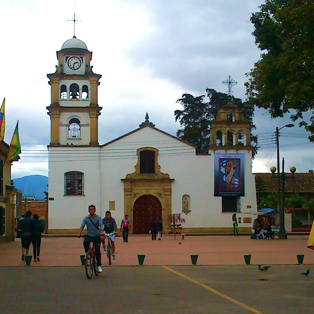 Fachada de la Catedral Santiago Apóstol de Fontibón.