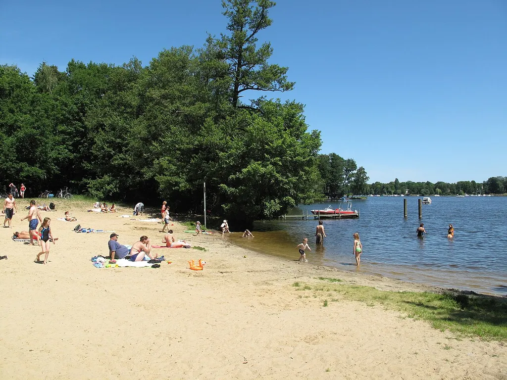 The „Bürgerablage“ is a beach of the river Havel in Berlin, Borough Spandau, locality Hakenfelde.