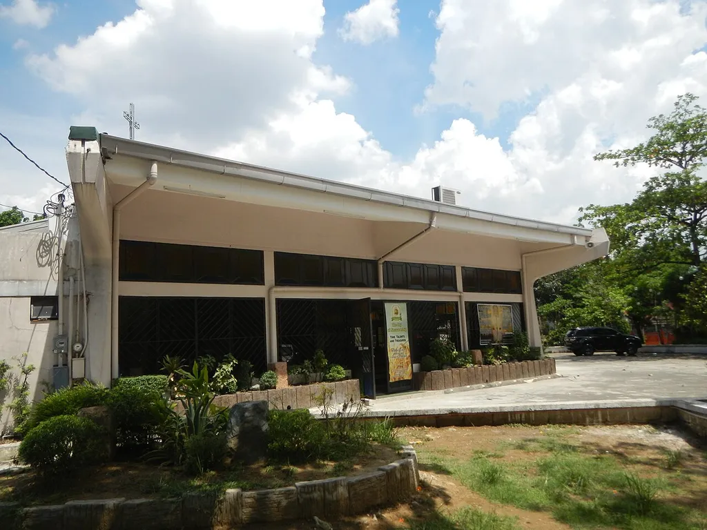 Holy Family Parish Church (GSIS Village, Bahay Toro, Project 8, Quezon City) Vicariate of Sto. Niño (Roman Catholic Diocese of Cubao, in List of barangays of Metro Manila Legislative districts of Quezon City Districts 1, Quezon City along Tandang Sora Avenue, Barangays of Quezon City, Barangay Bahay Toro (Project 8, Pugad Lawin), Area B, Districts 1, Quezon City gateway to Quirino Highway Quirino Highway (Talipapa, Sangandaan, Baesa and Balintawak, Quezon City section) to NLEX Service Road along and from Camachile Overpass (Quezon City) or Unang Sigaw Pedestrian overpass (Balintawak, Quezon City) of the North Luzon Expressway, Radial Road 8).