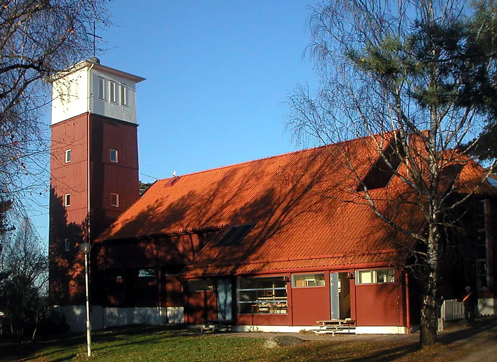 Åh kyrka vid Åh stiftsgård utanför Ljungskile i Uddevalla kommun.