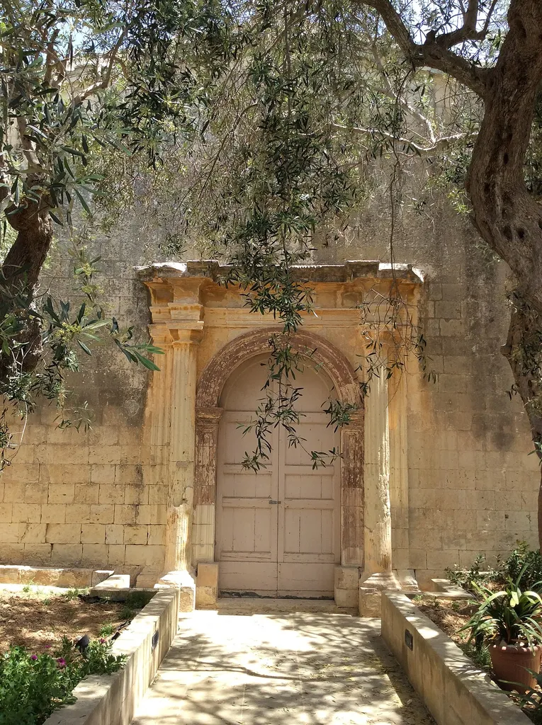 Walking in Lija