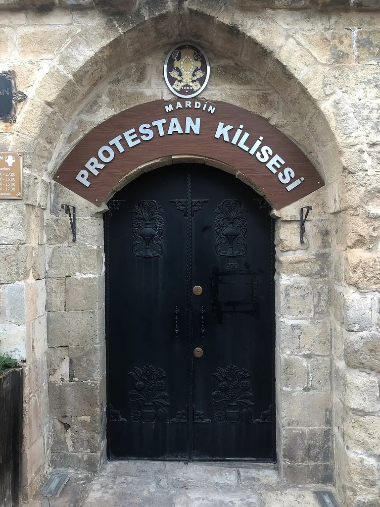 Mardin Protestan Kilisesinin dış kapısı