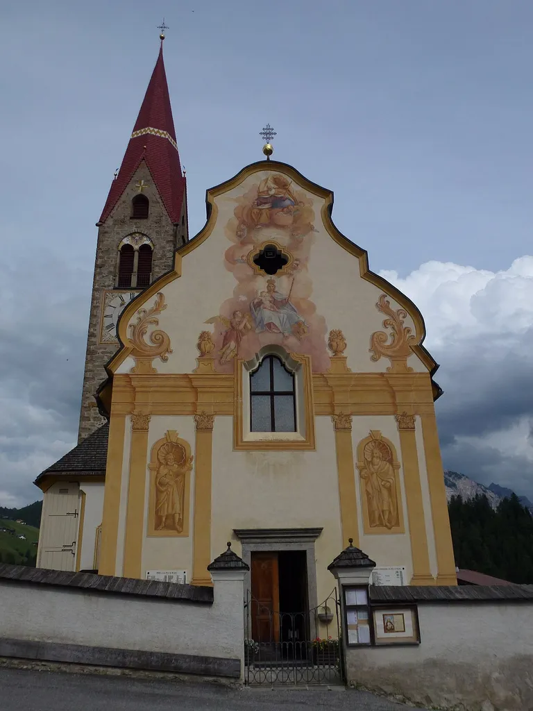 Pfarrkirche Maria Lichtmess in La Pli de Mareo/Pfarre in Enneberg