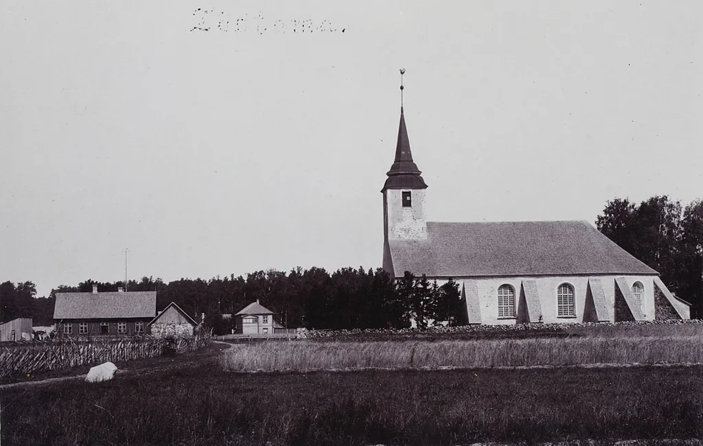 Tõstamaa kirik ja koolimaja 1911. aastal