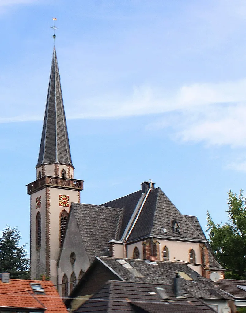 Die evangelische Kreuzkirche in Saarbrücken-Herrensohr.