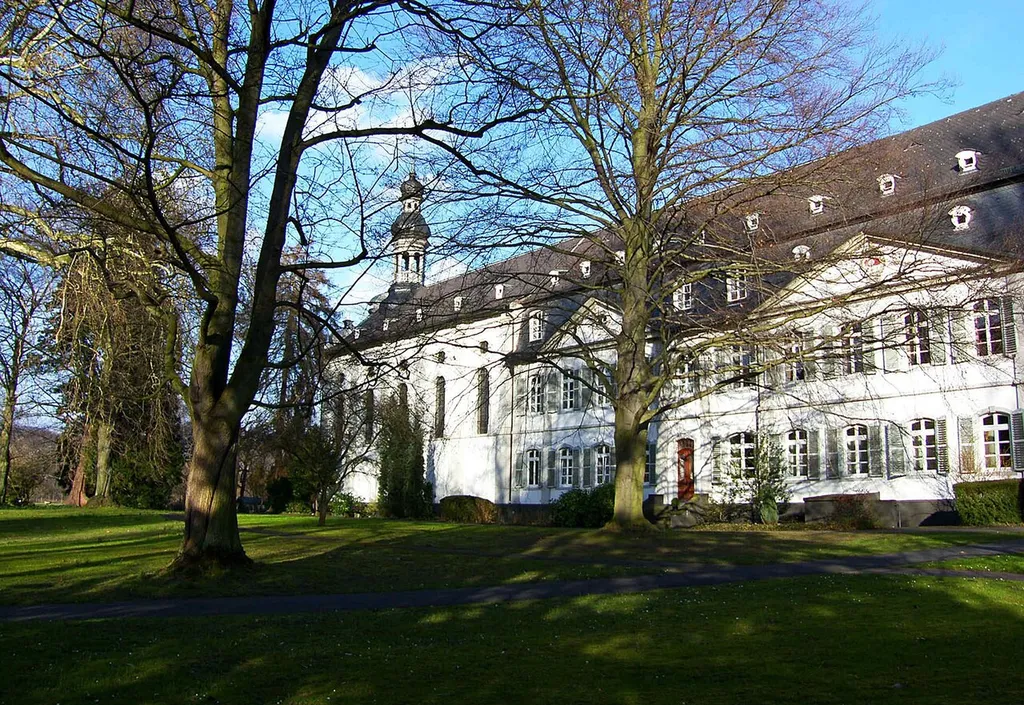 Das Hauptgebäude des Inselklosters Nonnenwerth