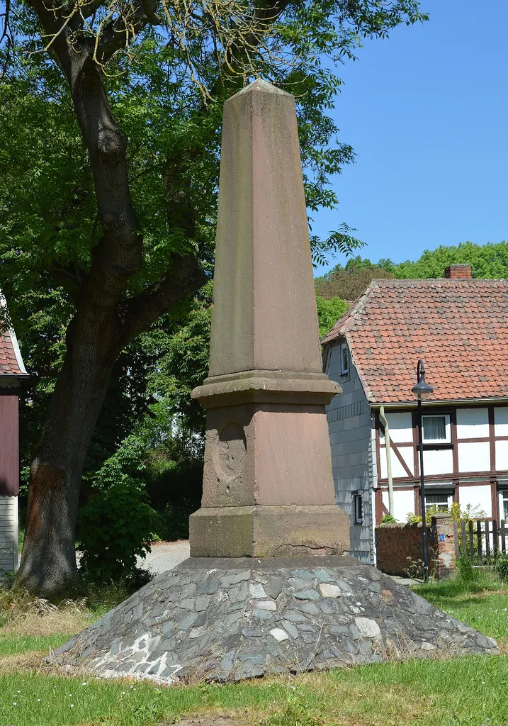 Denkmal in der Bahnhofsstraße in Hötensleben