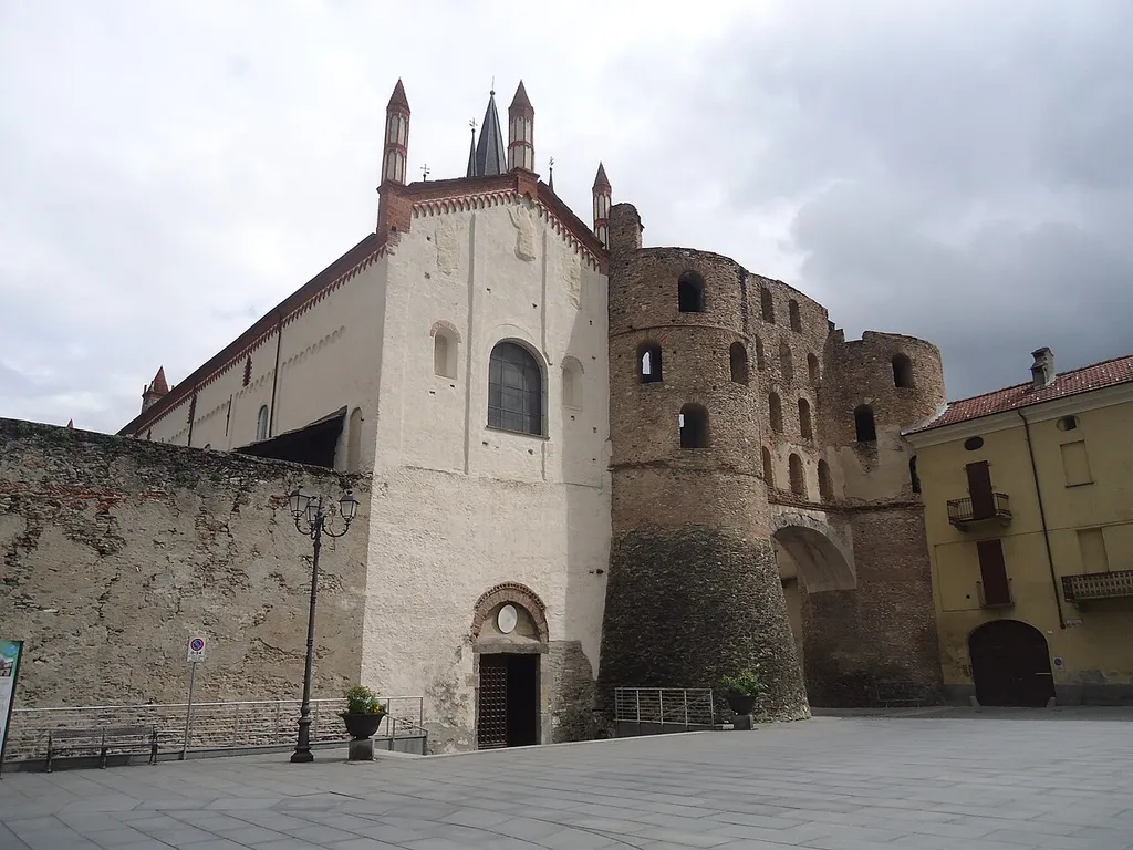 La medievale Cattedrale San Giusto a Susa (TO) e la tardo-antica Porta Savoia