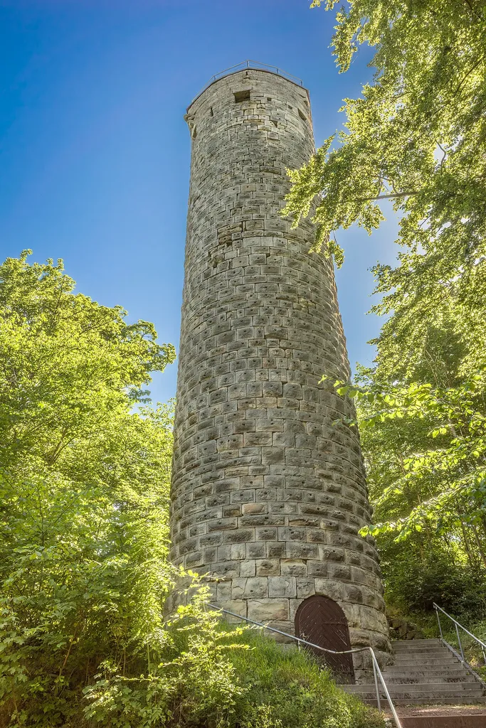 Wallenburgturm auf dem Hühnberg im Landschaftsschutzgebiet "Thüringer Wald"