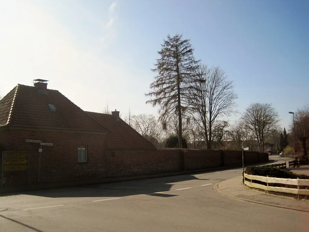 Mauerrest der alten Klostermauer des ehemaligen Klosters Reinfeld in Holstein