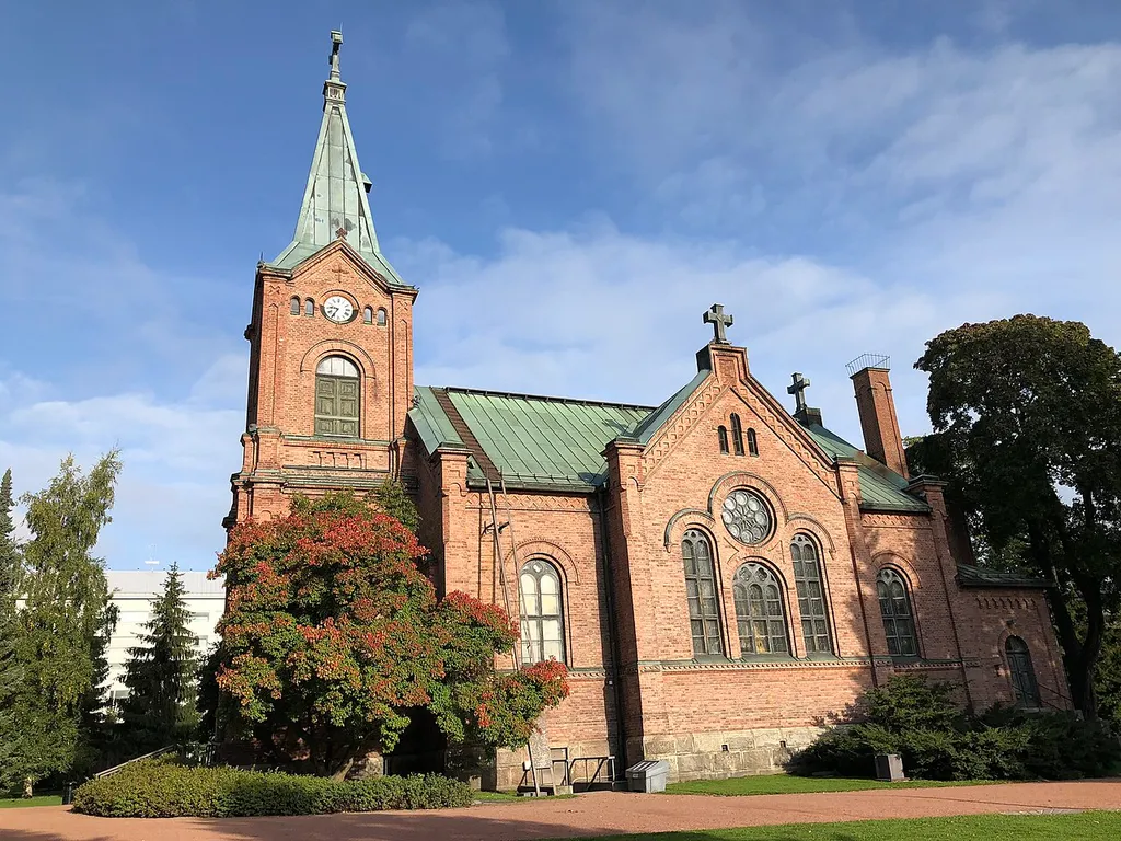 This is a photo of a monument in Finland identified by the ID 'Jyväskylä Kirkkopuisto and city hall' (Q30506317) - RKY: 186