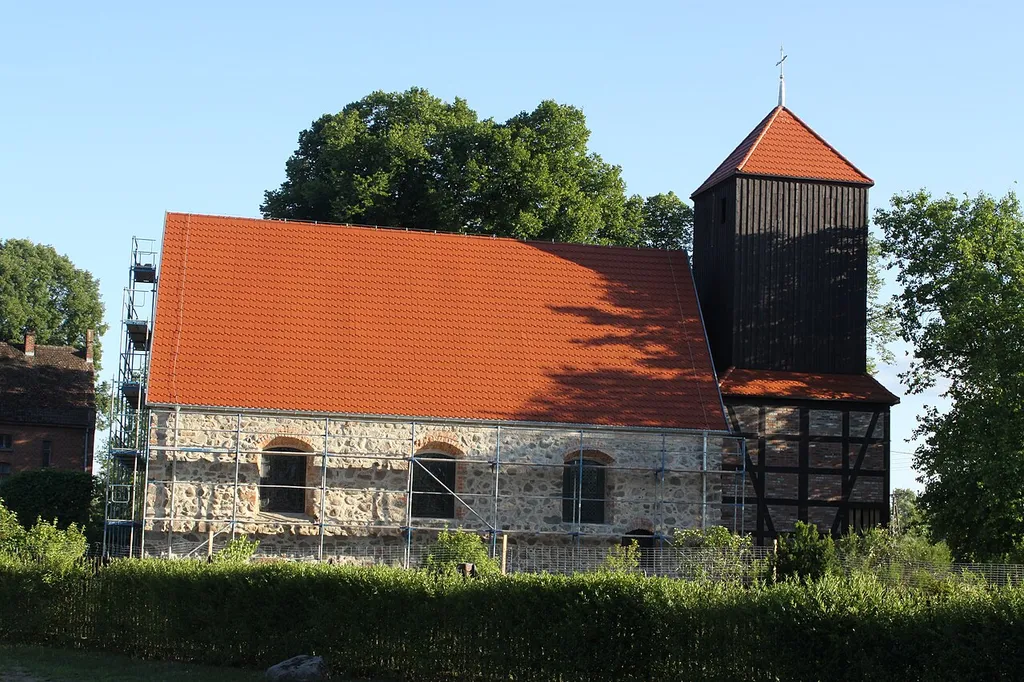 Dominikowo - dawny kościół ewangelicki, obecnie rzymskokatolicki filialny p.w. Wniebowzięcia NMP, ok. 1600