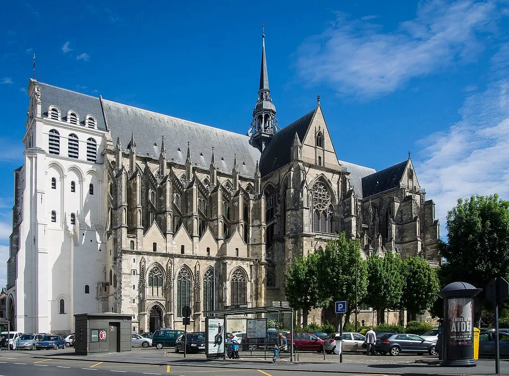 St. Quentin, Basilika, Südseite