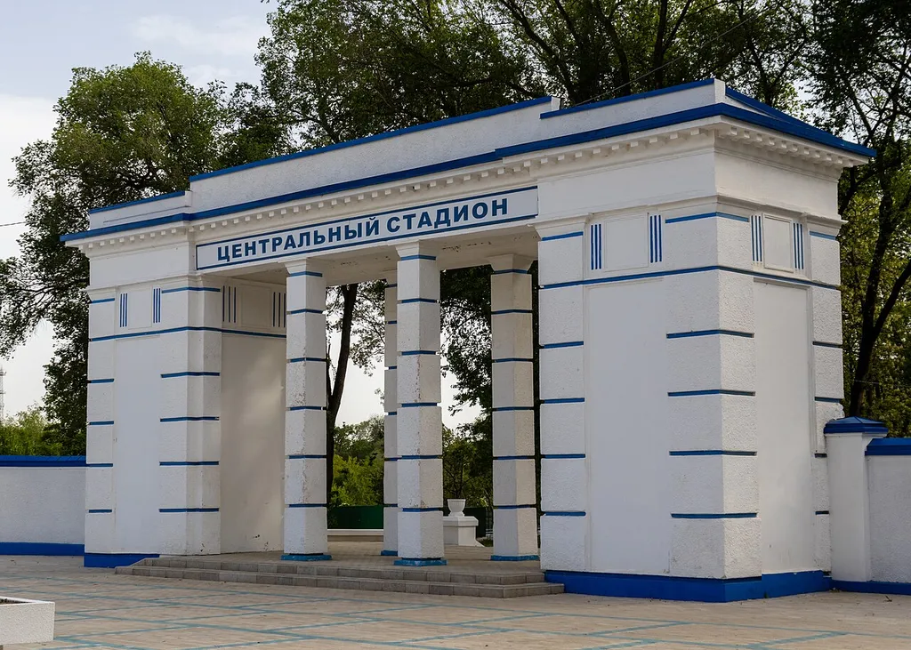 Брама центрального стадіону