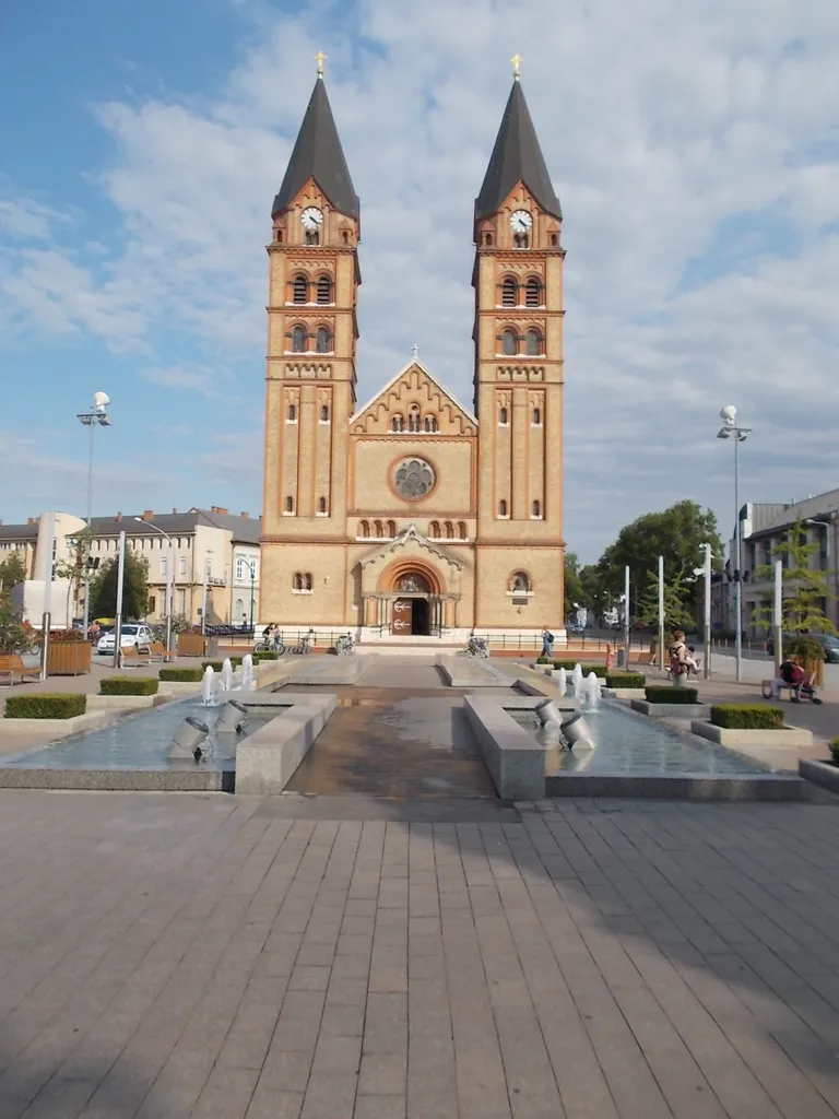 : Roman Catholic church or Co-Cathedral of Our Lady of Hungary (Romanesque Revival style, 1904 works) - Kossuth Square, Nyíregyháza, Szabolcs-Szatmár-Bereg County, Hungary.