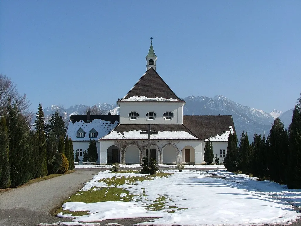 Friedhofskapelle in Füssen. This is a picture of the Bavarian Baudenkmal (cultural heritage monument) with the ID D-7-77-129-4 (Wikidata)
