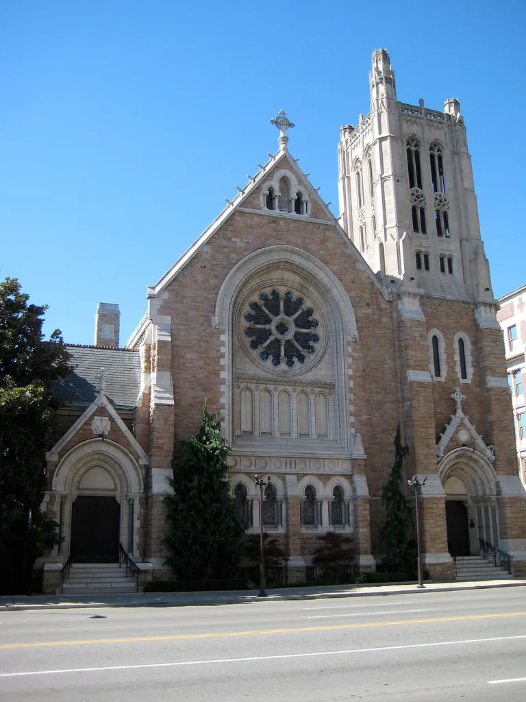 Christ Church Cathedral in Nashville, Tennessee, USA, as seen from Broadway.