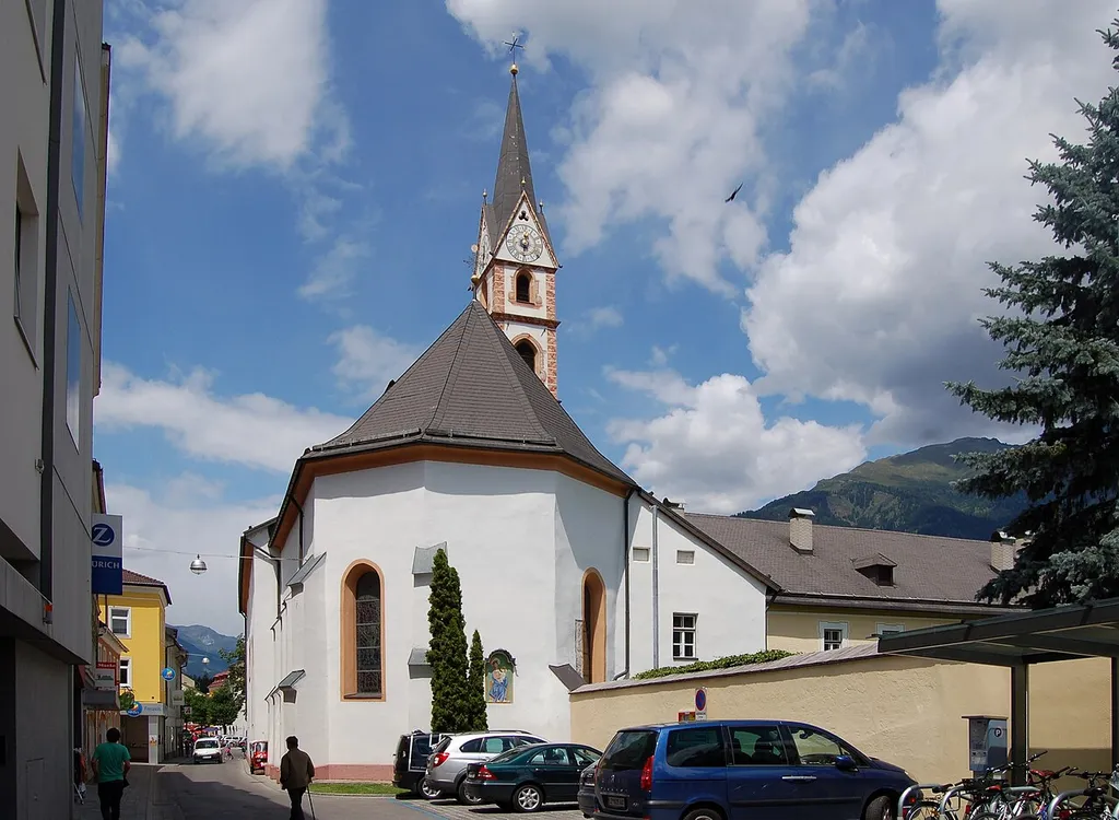 Die denkmalgeschützte Klosterkirche des Franziskanerklosters in Lienz. This media shows the protected monument with ObjektID 2957 in Austria. (Commons, de, Wikidata)
