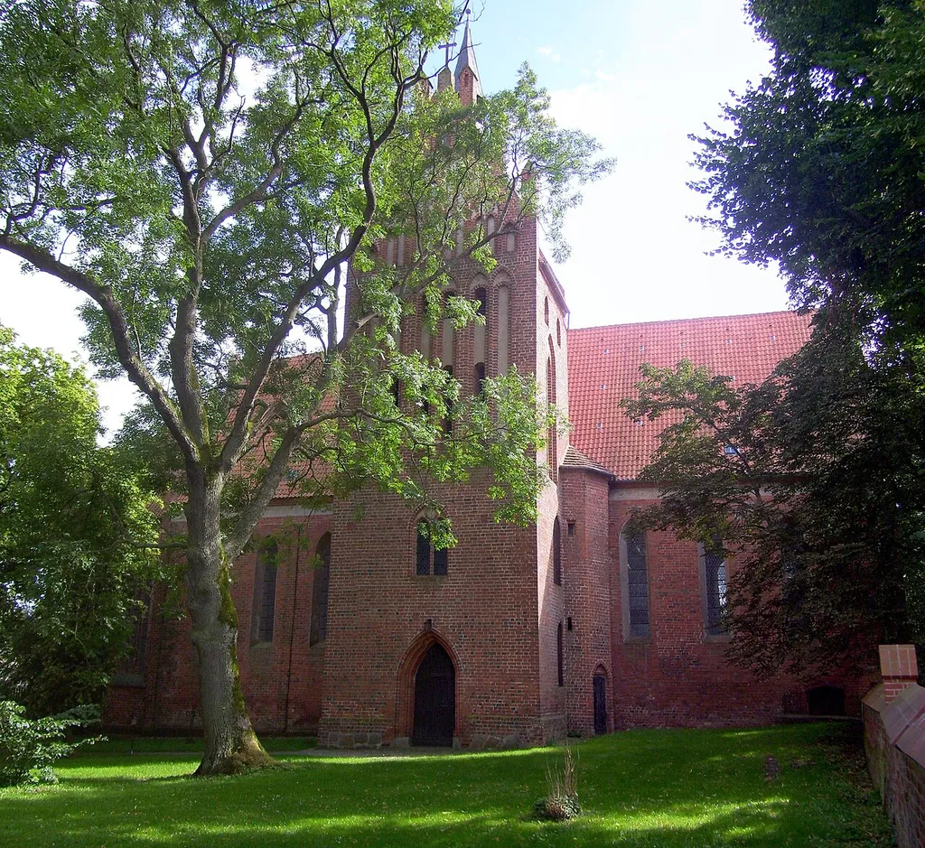 Klosterkirche Verchen, Nordseite mit Turm