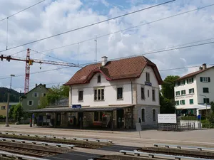 Bahnhof Winterthur Töss, Aufnahmegebäude