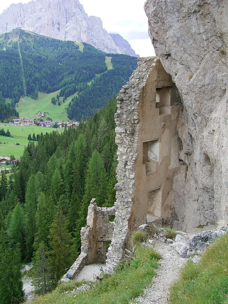 Italien, Südtirol, Grödnertal, Wolkenstein, Burgruine.