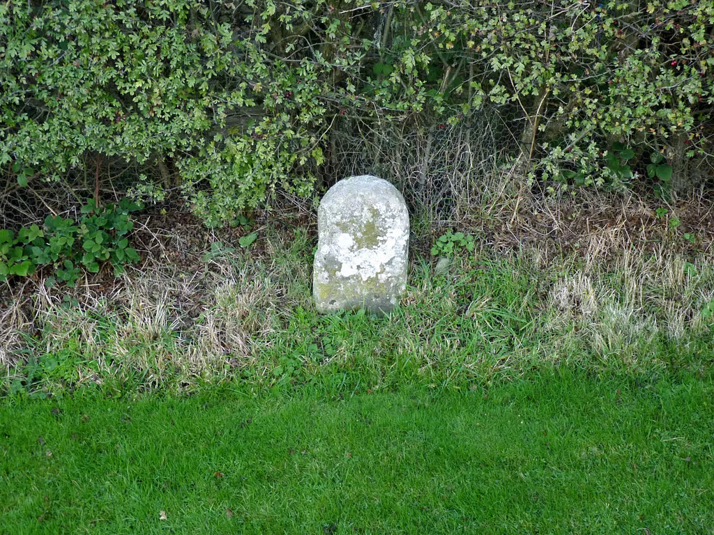 Milestone, Old London Road near Morton Grange