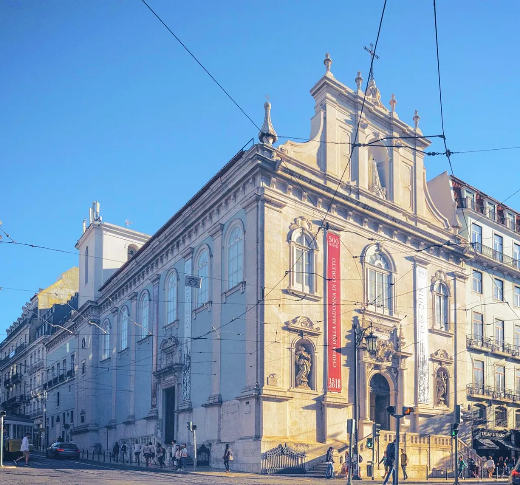 Igreja dos italianos em Lisboa, dedicada a Nossa Senhora do Loreto na Itália, onde se encontra a Casa da Sagrada Família de Nazaré.