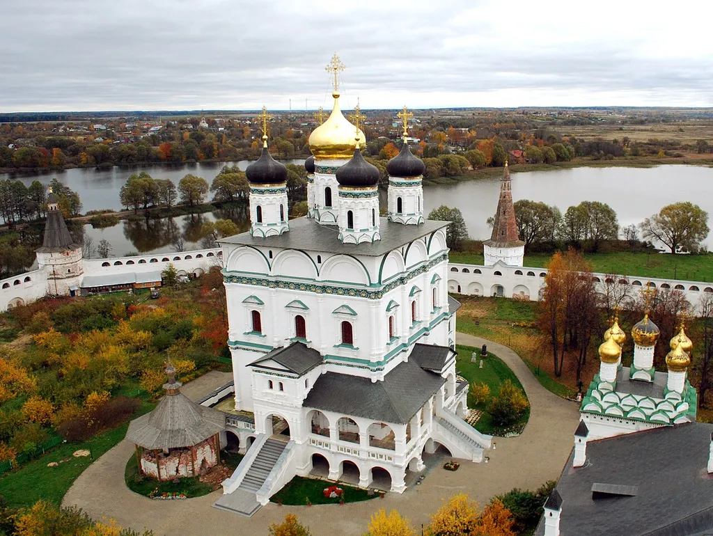 Joseph-Volokolamsk Monastery (Иосифо-Волоцкий монастырь)