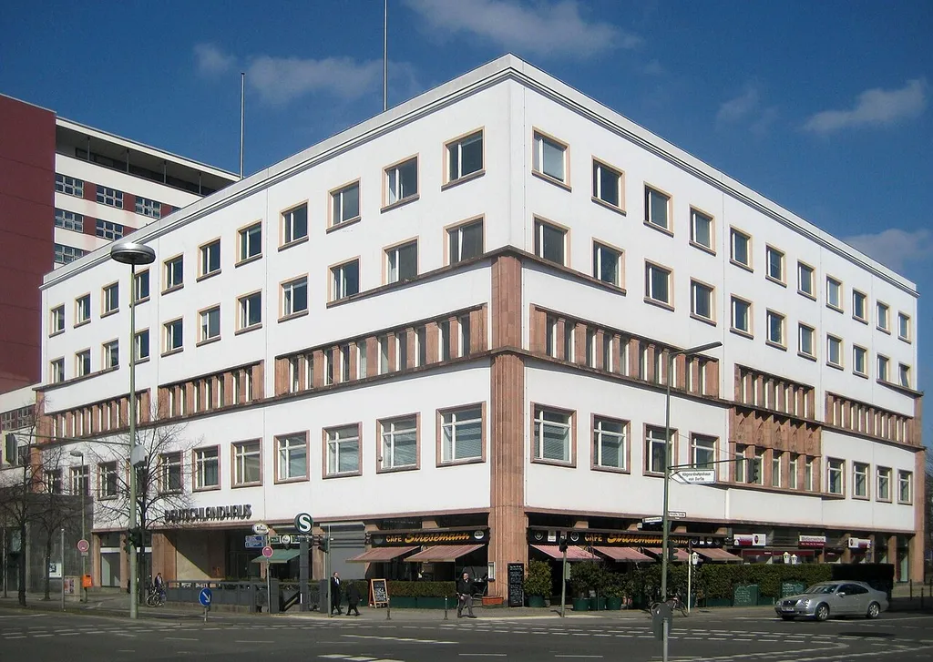 The Deutschlandhaus (House of Germany) at Stresemannstraße No. 90, corner of Anhalter Straße (right), in Berlin-Kreuzberg. It was built from 1926 to 1931 to a design by the architects Richard Bielenberg &amp; Rudolf Moser in the Expressionist style.