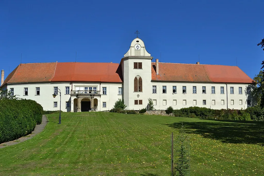 Lomnice (okres Brno-venkov) - zámek, jihozápadní průčelí
