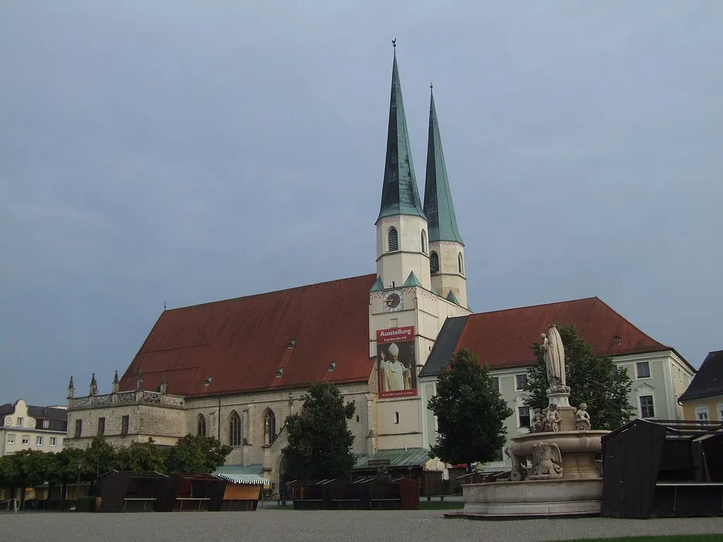 Stiftspfarrkirche St. Philipp und Jakob Native name Stiftspfarrkirche St. Philipp und Jakob (Altötting) Location Altötting, Upper Bavaria, Germany Coordinates 48° 13′ 32.74″ N, 12° 40′ 34.8″ E Authority file : Q1029917 institution QS:P195,Q1029917