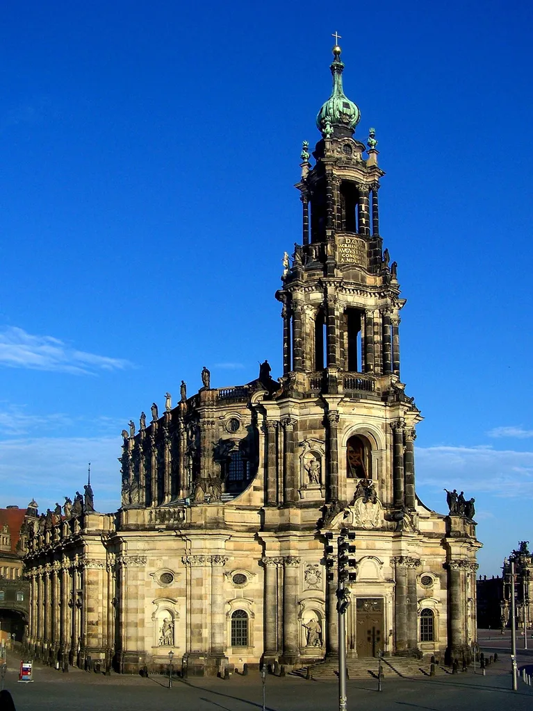 Dresdner Hofkirche von der Brühlschen Terrasse aus