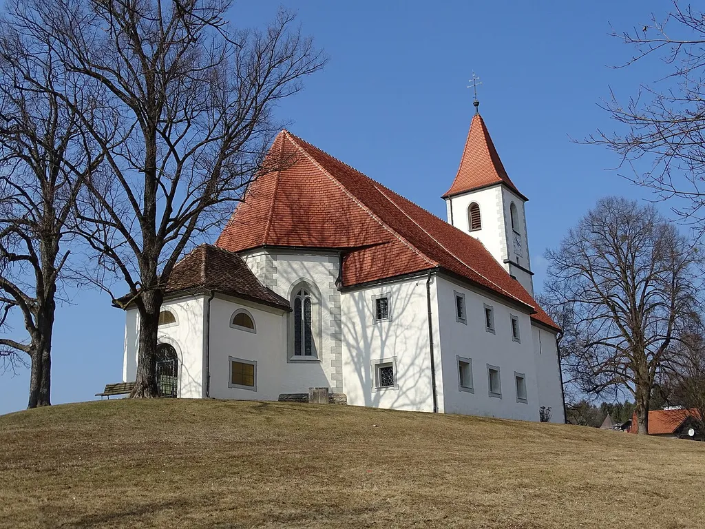 Blick von Osten auf die Filialkirche Kleinsöding